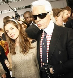 In the picture Charlotte Casiraghi accompanied by the fashion designer Karl