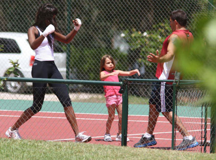 Celebrity exercise: Naomi Campbell Kick Boxing