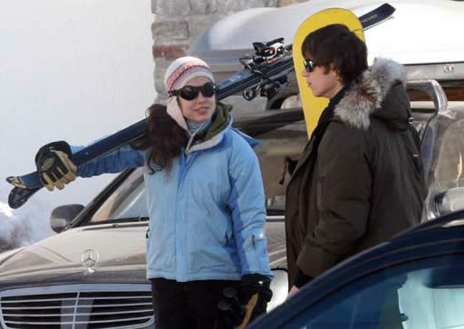 Celebrity exercise: Princess Charlotte Casiraghi skiing