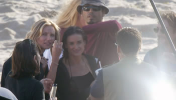 Celebrity exercise: Demi Moore and Cameron Diaz Surf