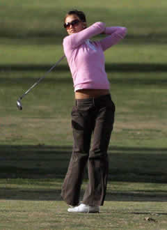 Celebrity exercises: Jessica Alba golf