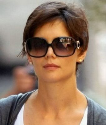 Katie Holmes Beauty Secret: XXL sunglasses