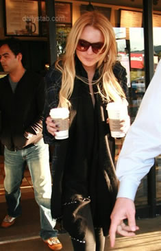 Celebrities Starbucks: Lidsay Lohan in the Starbucks