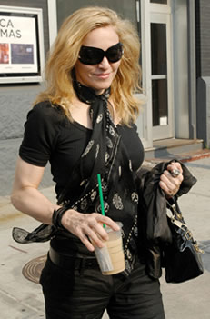 Celebrities Starbucks: Madonna in the Starbucks