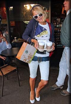 Celebrities Starbucks: Paris Hilton in the Starbucks